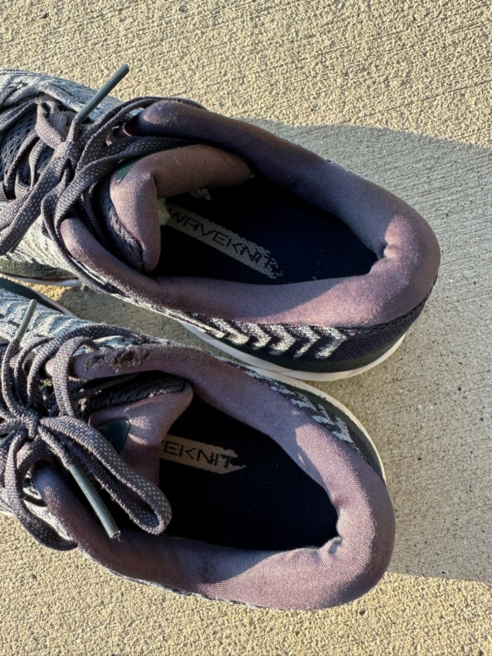 Mizuno Women’s Running Shoes Size 10 Gray/Purple Athletic Sneakers - Picture 9 of 11
